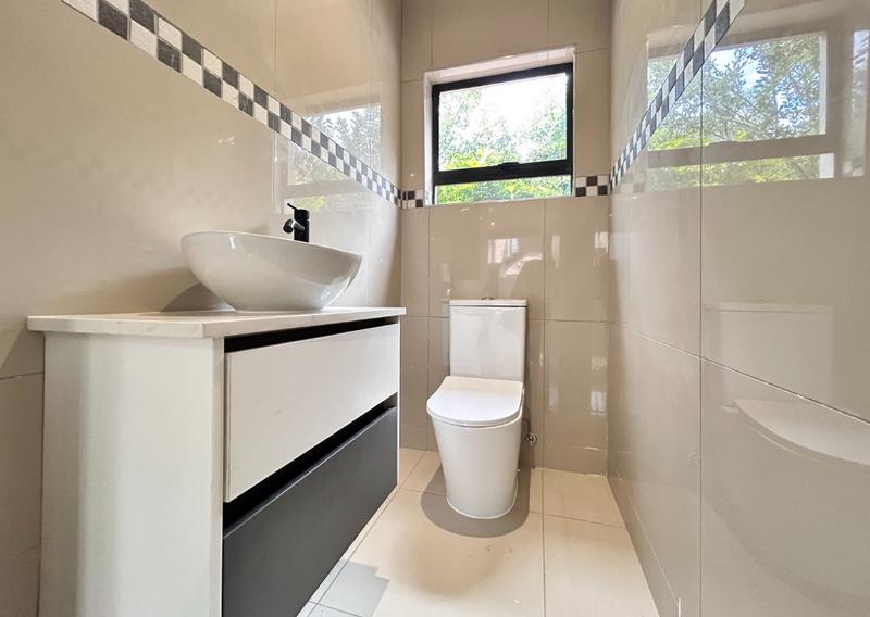 5 Bedroom Property for Sale in Melodie North West